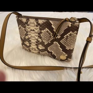 Vince Camuto leather shoulder bag in great condition.